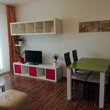 Slunny Byt 3+kk S Balkonem Apartment